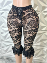 Load image into Gallery viewer, Lace Ruffle Shorts (Black)
