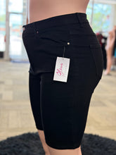 Load image into Gallery viewer, Plus Size Bermuda Shorts (Black)
